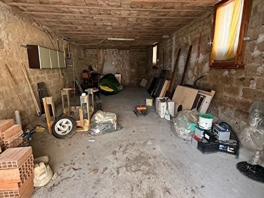 Immagine 10 di Magazzino in vendita  in Viale Guglielmo Marconi 229 a Anzio