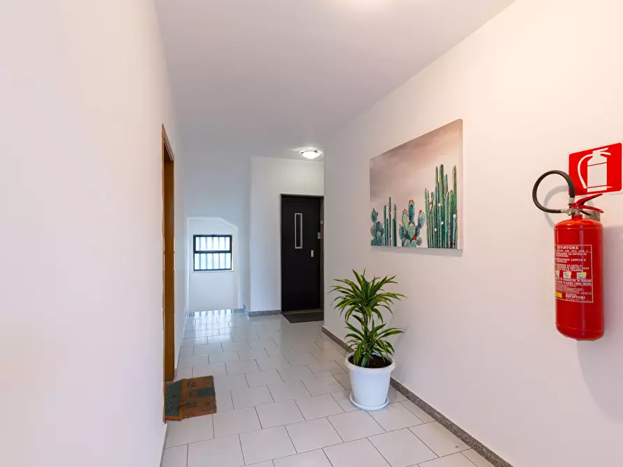 Immagine 4 di Pentalocale in vendita  in Via Giuseppe Leonardi 24 a Aci Catena
