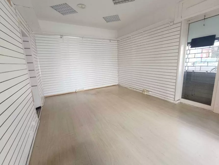 Immagine 3 di Locale commerciale in affitto  in Via dei Lauri 128 a Aprilia