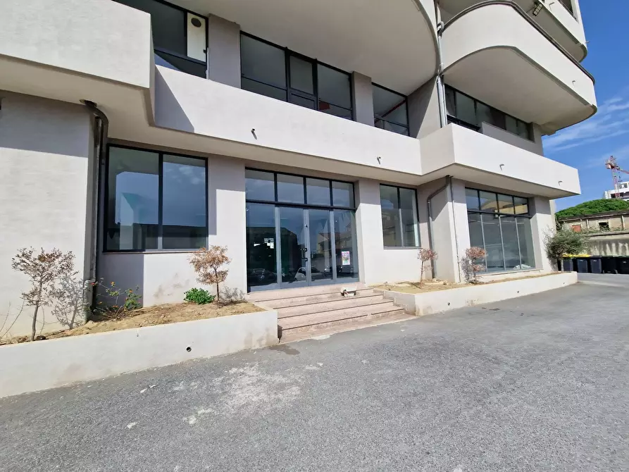 Immagine 17 di Locale commerciale in vendita  in Via Adolfo Celi 185 a Messina