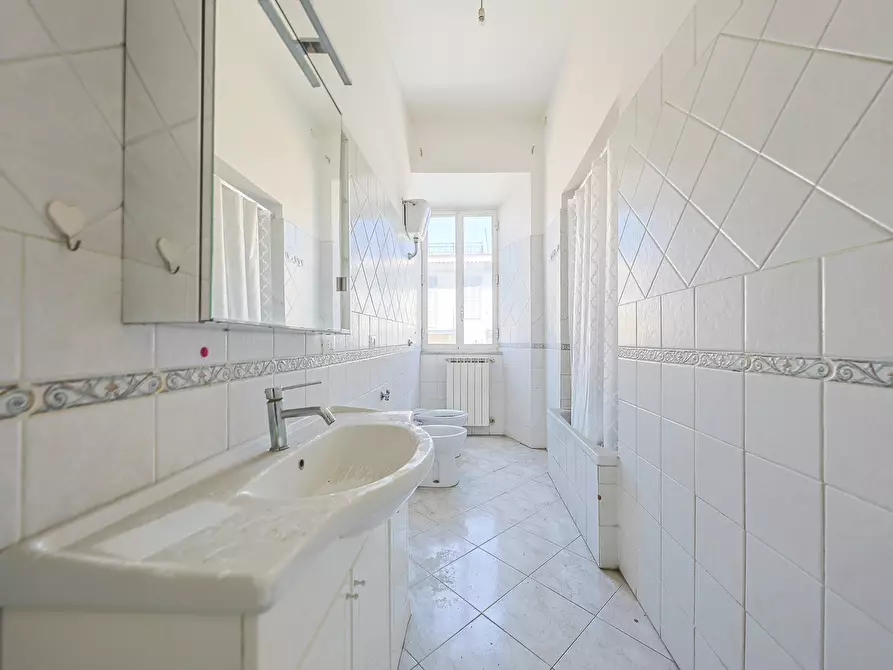 Immagine 8 di Quadrilocale in vendita  in Corso Vittoria Colonna 56 a Marino