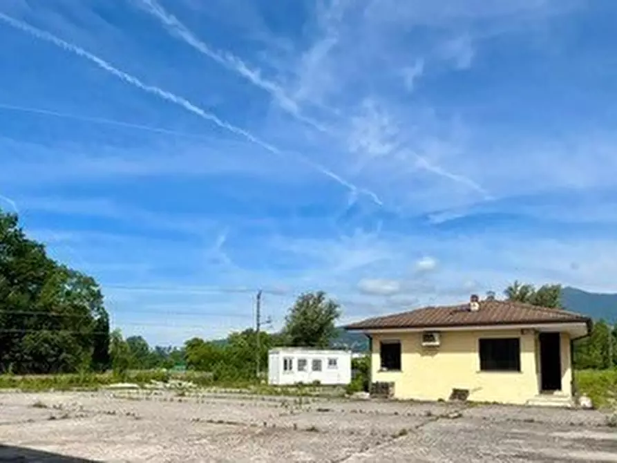 Immagine 3 di Attività artigianale in vendita  a Erba