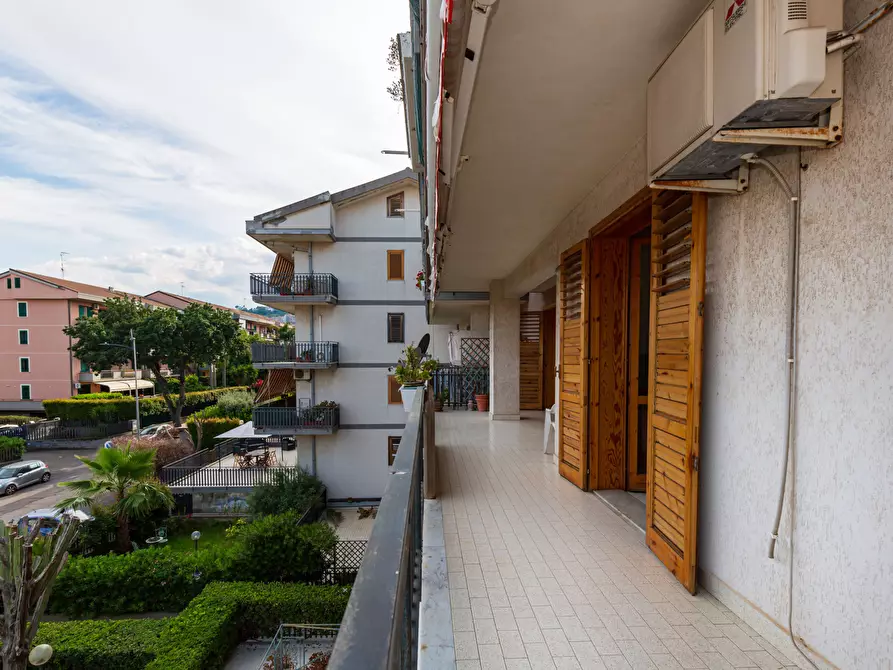 Immagine 28 di Pentalocale in vendita  in Via Giuseppe Leonardi 24 a Aci Catena