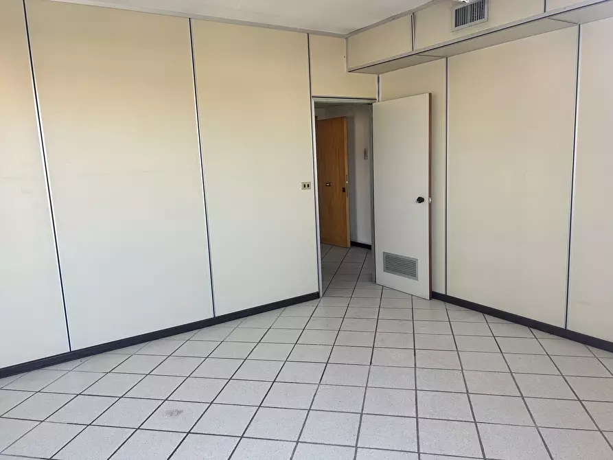 Immagine 3 di Ufficio in vendita  in via delle Arene 234 a Terracina