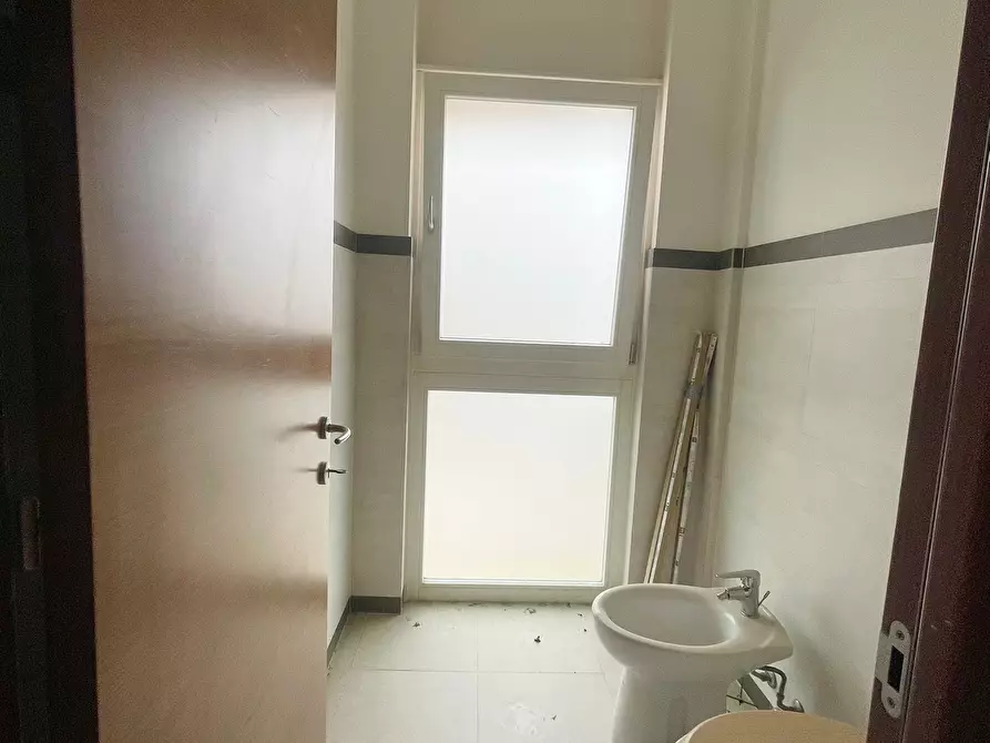 Immagine 13 di Ufficio in affitto  in Via Taranto 185 a Lecce