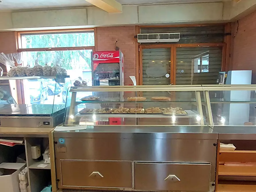 Immagine 18 di Locale commerciale in vendita  in Viale Porta Pia 5 a Brindisi