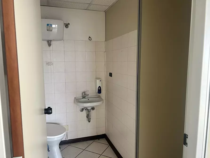 Immagine 13 di Ufficio in vendita  in via delle Arene 234 a Terracina