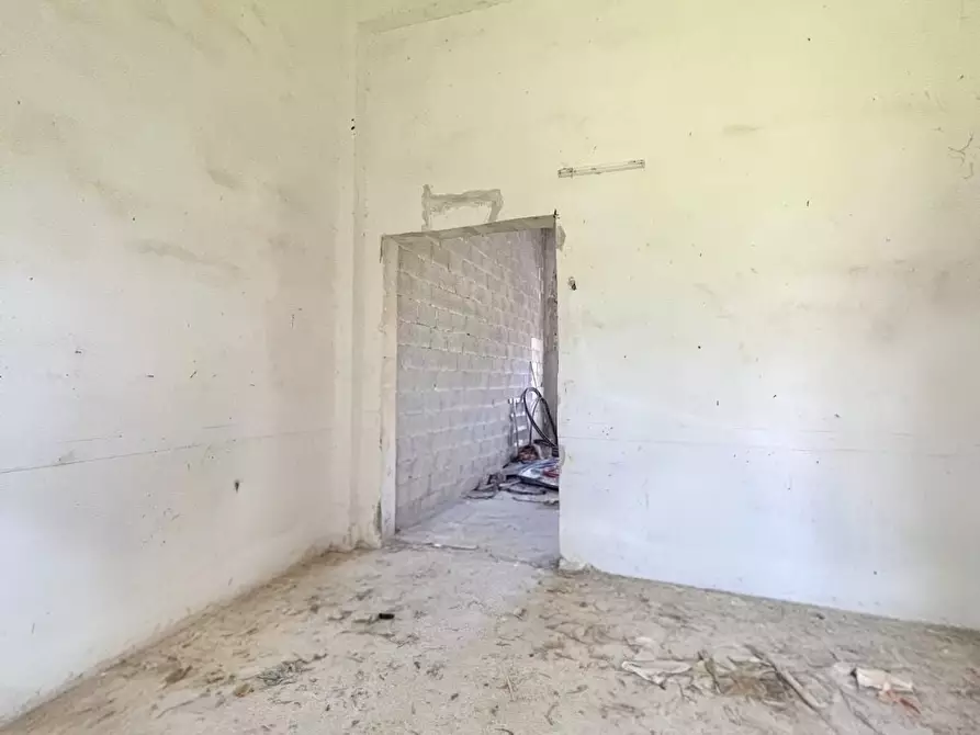 Immagine 9 di Magazzino in vendita  in Via Solano Li Belli 47 a Lequile