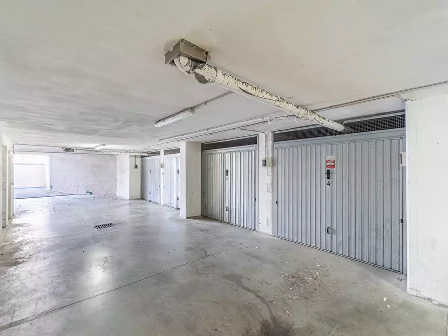 Immagine 12 di Quadrilocale in vendita  in Viale delle Arti 13 a Pomezia