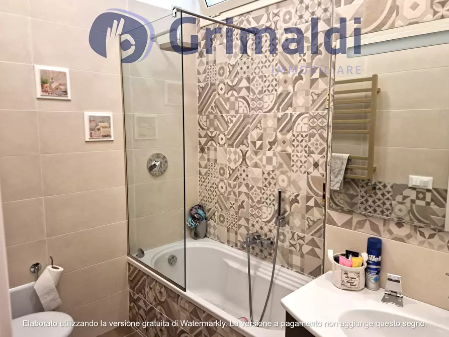 Immagine 8 di Trilocale in vendita  in Via Giacinto Gigante 43 a Napoli