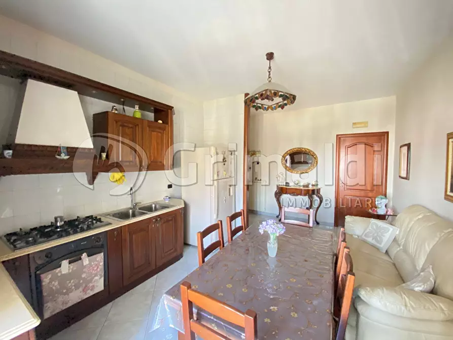 Immagine 3 di Appartamento in vendita  a Giugliano In Campania