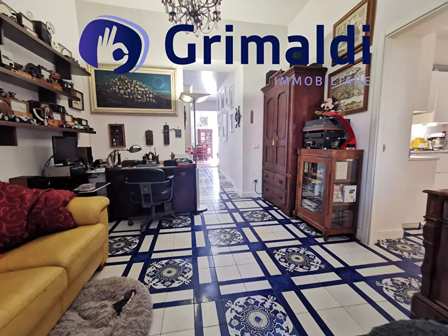 Immagine 17 di Trilocale in vendita  a Pozzuoli