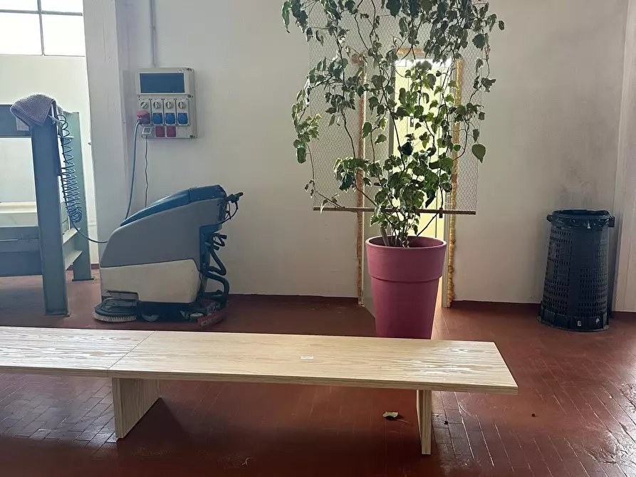 Immagine 21 di Laboratorio in vendita  in via Canturina 5 a Capiago Intimiano