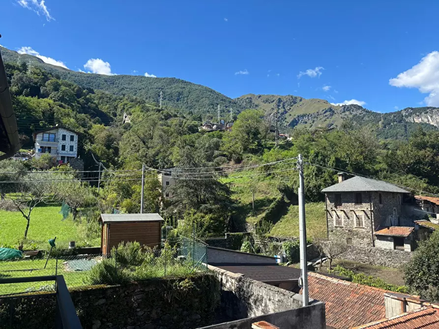 Immagine 5 di Appartamento in vendita  in Frazione Calozzo 128 a Pianello Del Lario