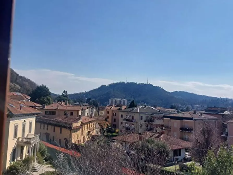 Immagine 10 di Trilocale in vendita  in Via Alebbio 4 a Como