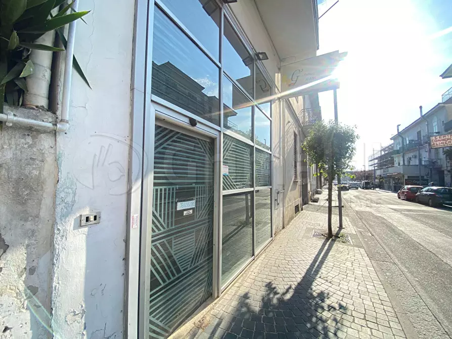 Immagine 2 di Locale commerciale in affitto  a Giugliano In Campania