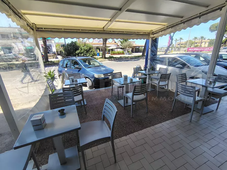 Immagine 6 di Locale commerciale in vendita  in Via Lago Patria 122 a Giugliano In Campania