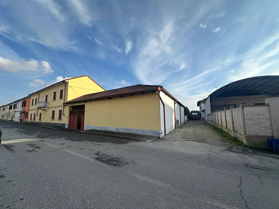 Immagine 2 di Casa bifamiliare in vendita  in Via Guglielmo Marconi 29 a Prarolo