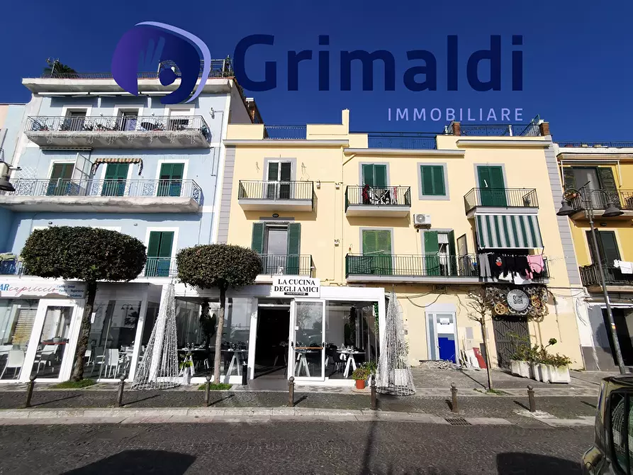 Immagine 27 di Trilocale in vendita  a Pozzuoli