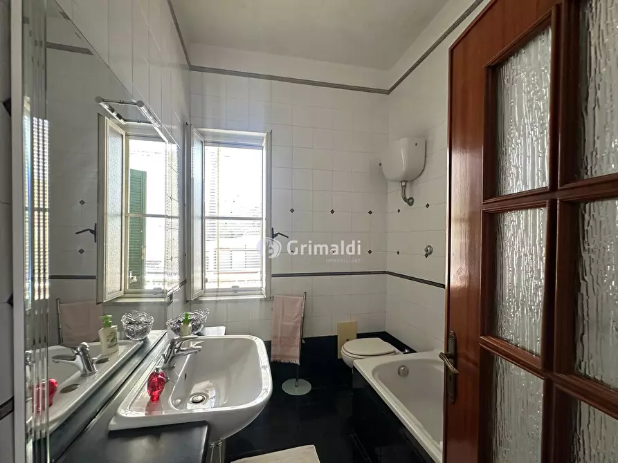 Immagine 13 di Villa in vendita  in Via G. Pastore 32 a Acerra