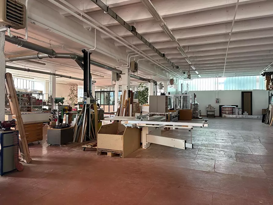 Immagine 3 di Laboratorio in vendita  in via Canturina 5 a Capiago Intimiano