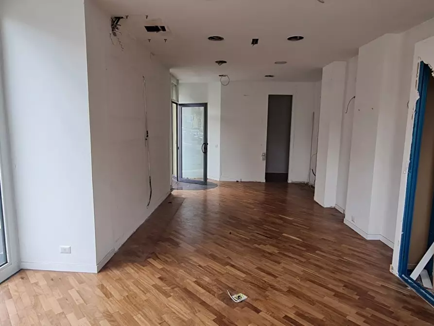 Immagine 11 di Locale commerciale in affitto  in Via Tommaso Cannizzaro 66 a Messina