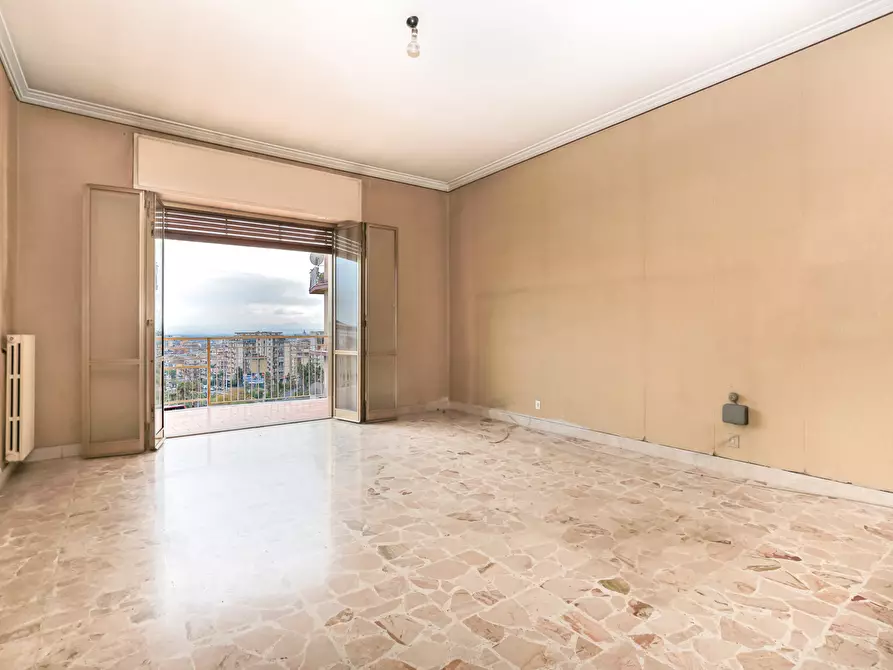 Immagine 16 di Pentalocale in vendita  in Via Nuovalucello 3 a Catania