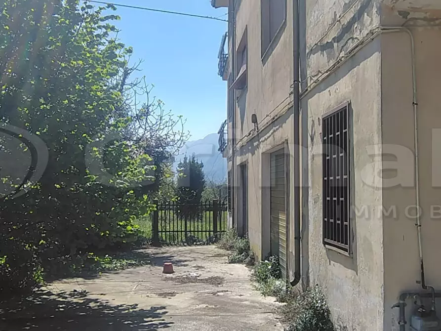 Immagine 3 di Palazzo in vendita  in Via Sferracavallo Snc a San Martino Valle Caudina