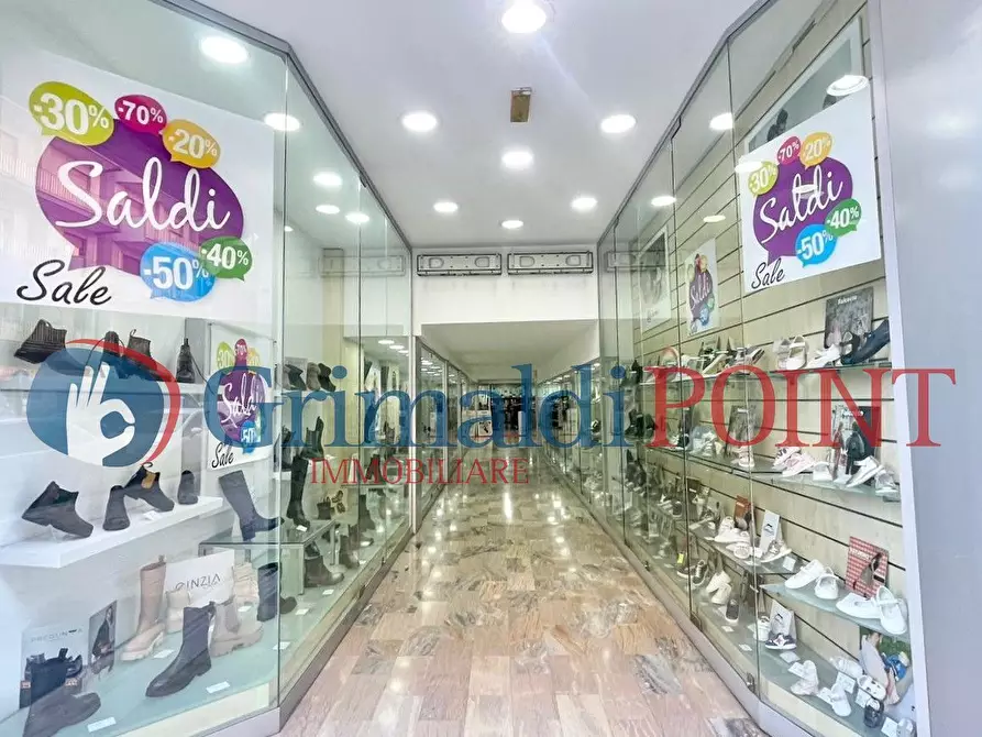 Immagine 22 di Locale commerciale in vendita  in Via Imperatore Adriano 6 a Lecce