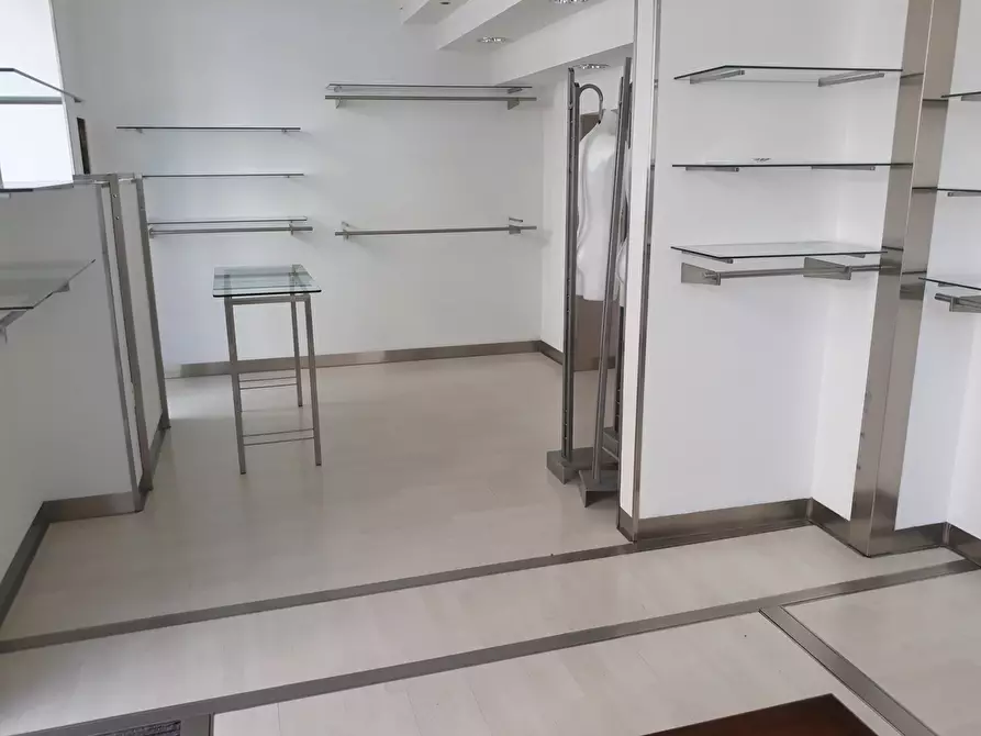 Immagine 4 di Locale commerciale in vendita  in Via Centonze 29 a Messina