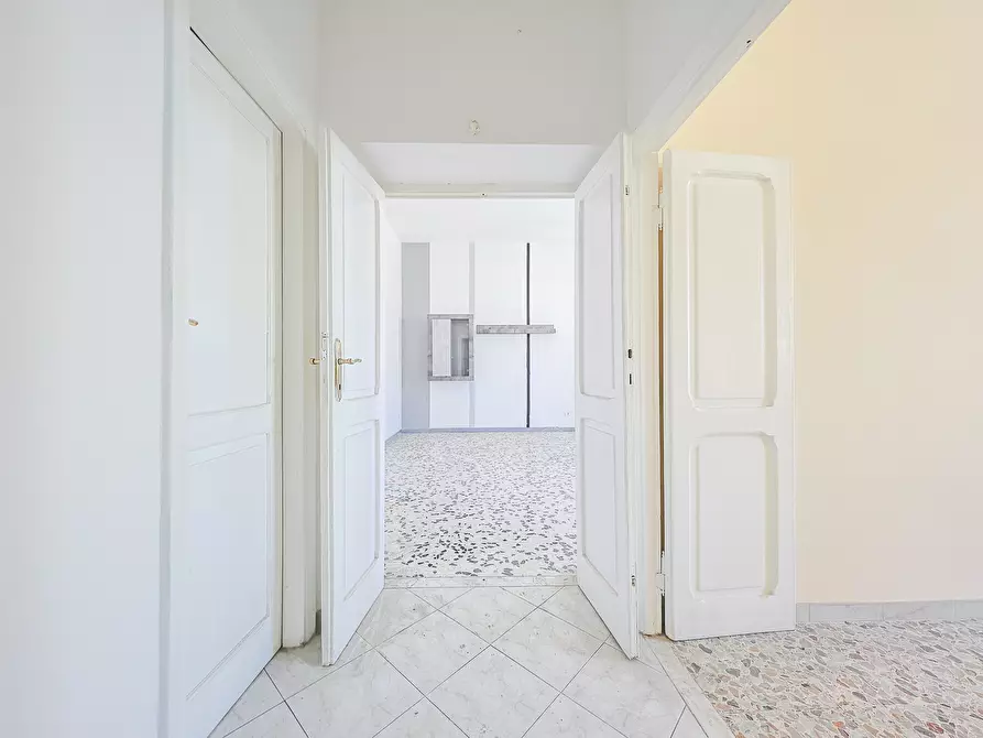 Immagine 11 di Quadrilocale in vendita  in Corso Vittoria Colonna 56 a Marino