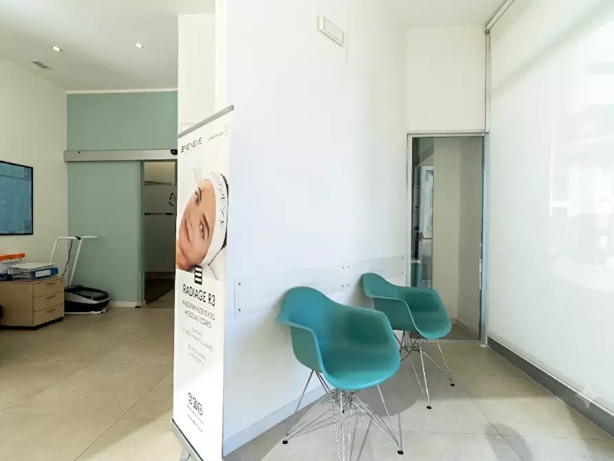 Immagine 31 di Ufficio in vendita  in Viale G. Leopardi 134 a Lecce