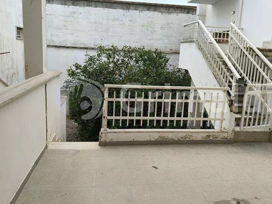 Immagine 2 di Garage in vendita  in via libertà 42 a Sannicola