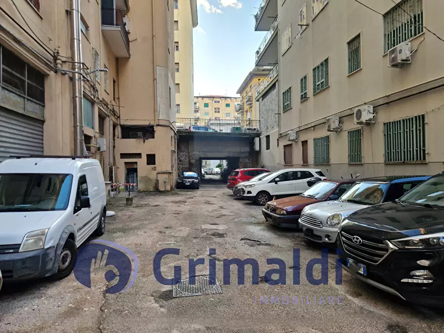 Immagine 7 di Garage in vendita  a Napoli