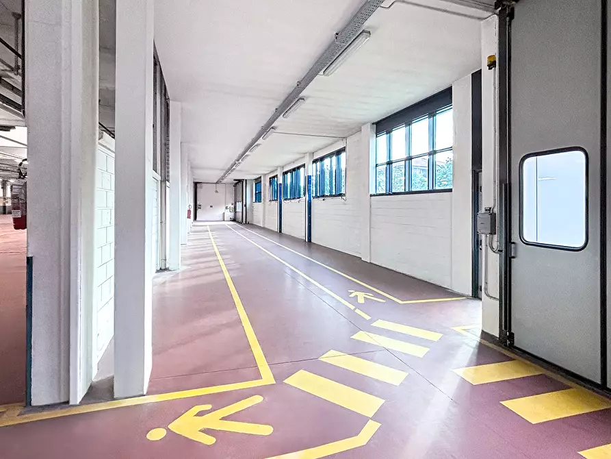 Immagine 6 di Capannone industriale in vendita  in Via Papa Pio X 66 a Mariano Comense