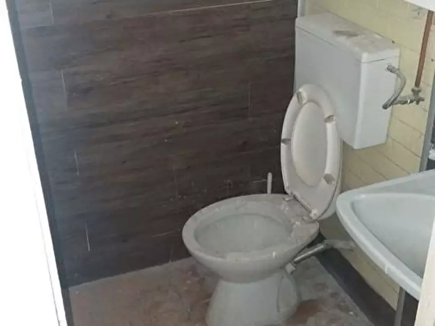 Immagine 16 di Locale commerciale in vendita  in Via Garibaldi 130 a Messina