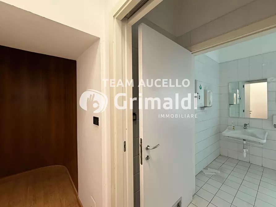 Immagine 17 di Appartamento in vendita  in Corso Giuseppe Garibaldi 167 a Salerno