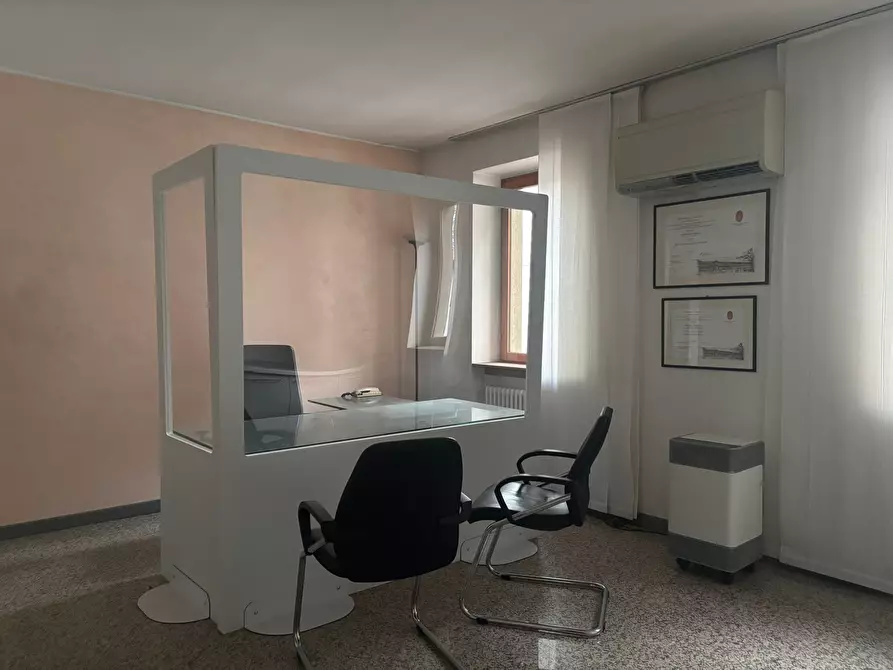 Immagine 8 di Ufficio in vendita  in Via Vittorio Emanuele II 8 a Olgiate Comasco