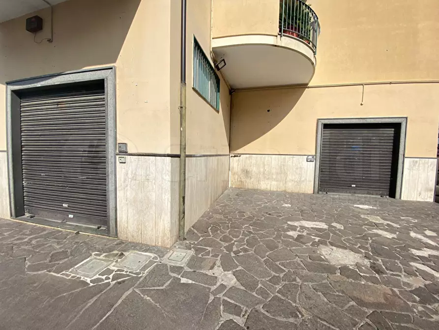 Immagine 14 di Locale commerciale in vendita  a Giugliano In Campania