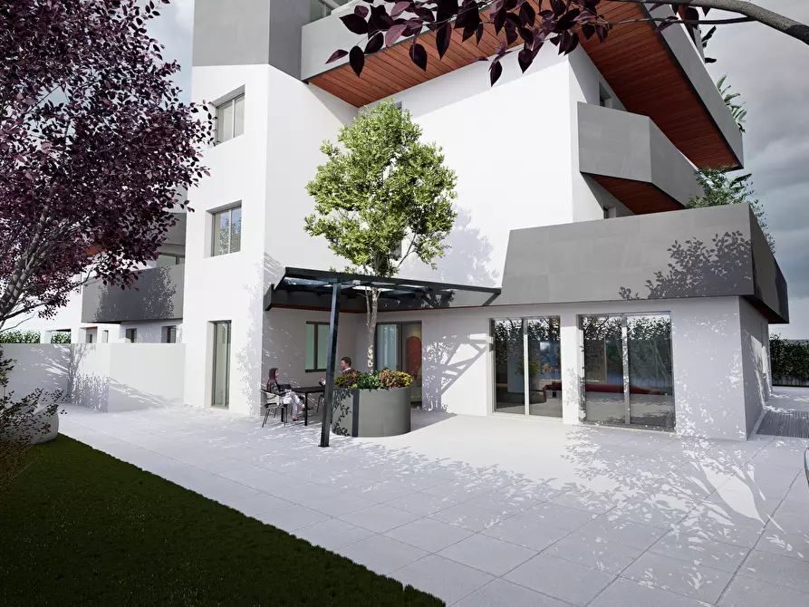 Immagine 2 di Quadrilocale in vendita  in Via Vincenzo Balsamo 6 a Lecce