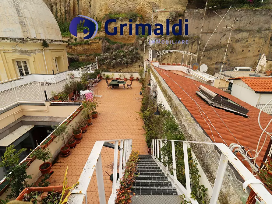 Immagine 31 di Quadrilocale in vendita  in Via Chiatamone a Napoli