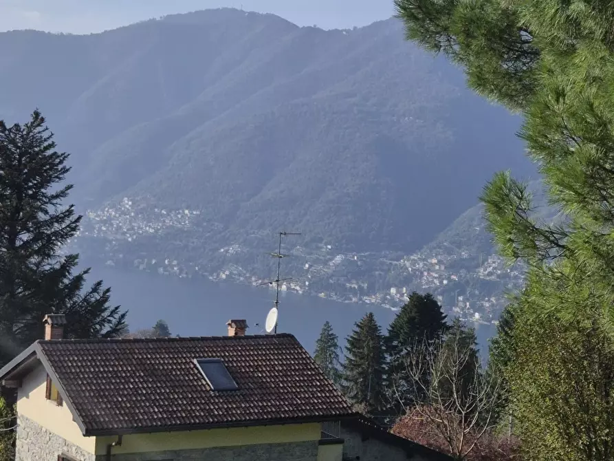 Immagine 1 di Porzione di casa in vendita  a Faggeto Lario