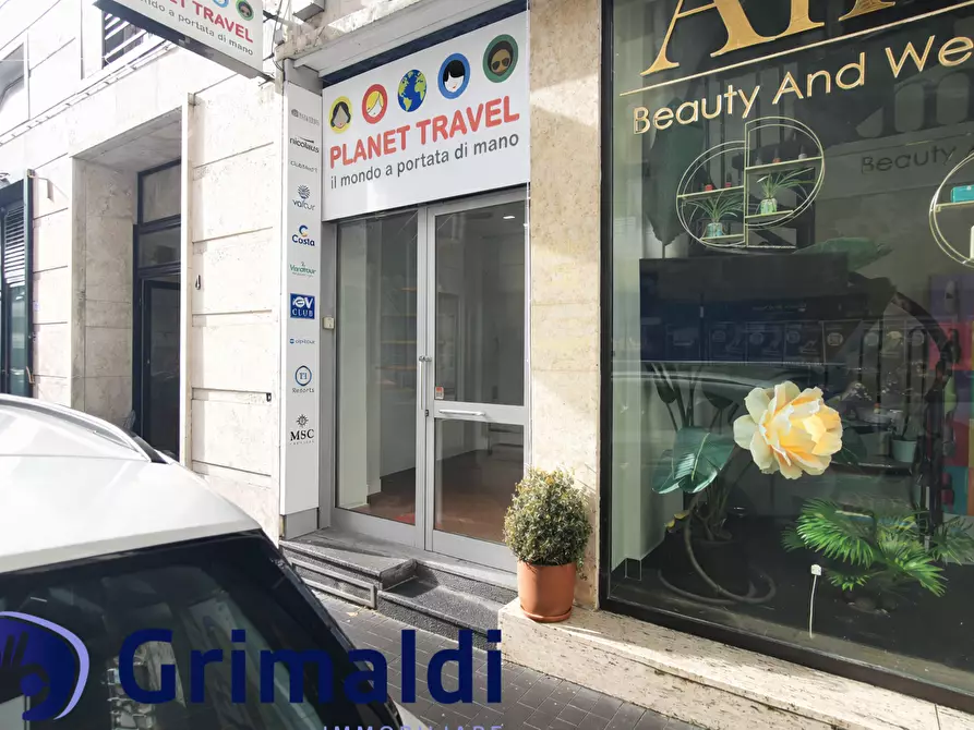 Immagine 7 di Locale commerciale in affitto  a Napoli