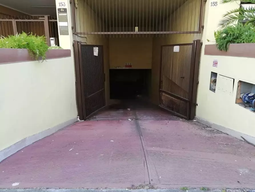 Immagine 11 di Garage in vendita  in Viale Marx a Roma