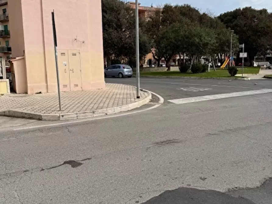 Immagine 4 di Magazzino in vendita  in Viale Guglielmo Marconi 229 a Anzio