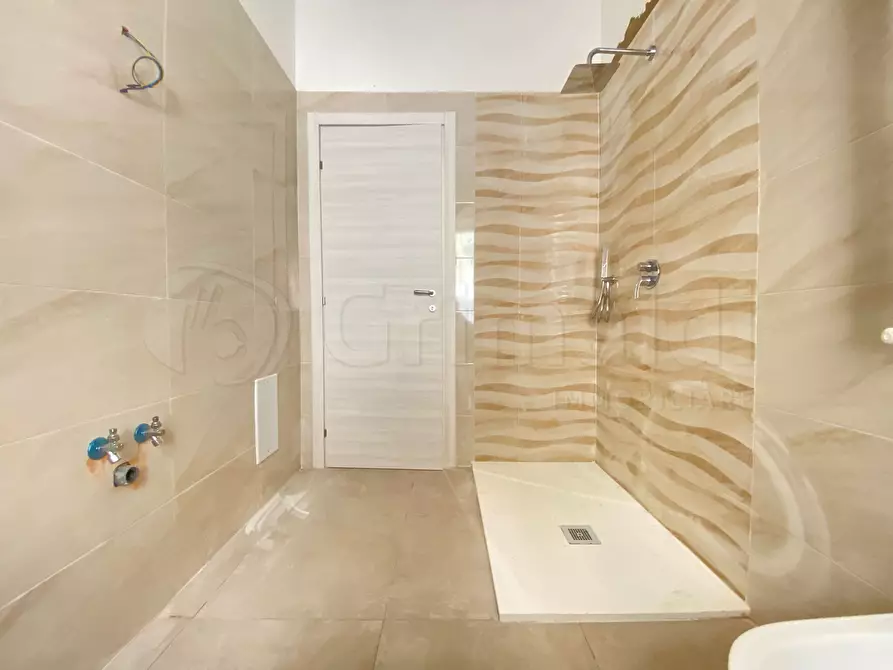 Immagine 7 di Villa in affitto  a Giugliano In Campania