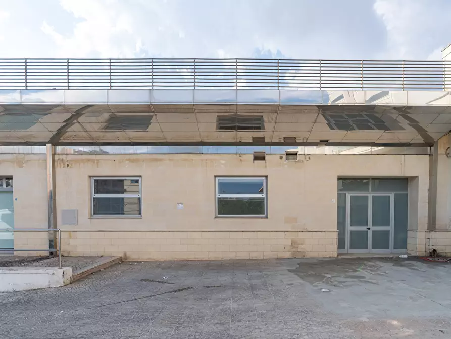 Immagine 27 di Ufficio in vendita  in Viale G. Leopardi 134 a Lecce