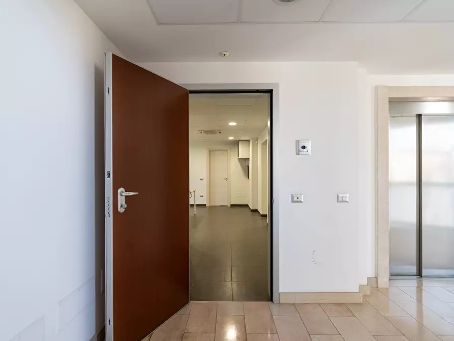 Immagine 37 di Ufficio in vendita  in Via Colonnello Archimede Costadura 2C a Lecce
