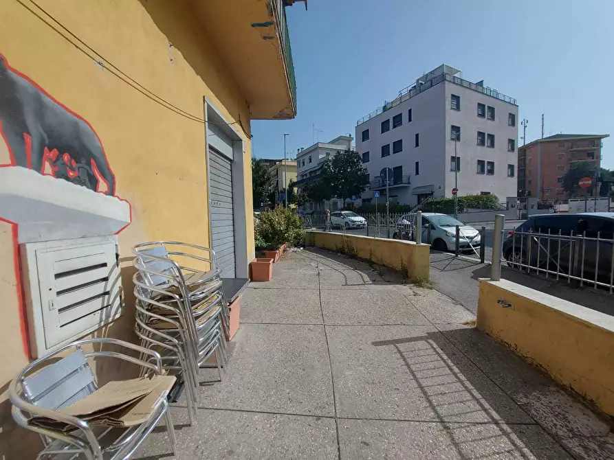 Immagine 11 di Locale commerciale in vendita  in Via Pietro Bembo 2 a Roma
