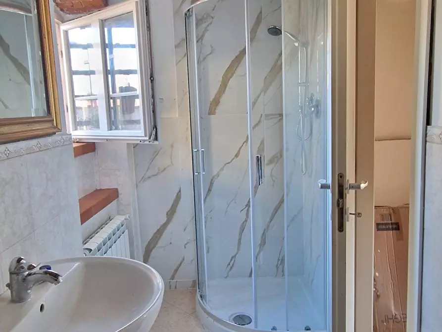 Immagine 16 di Trilocale in affitto  a Ameglia